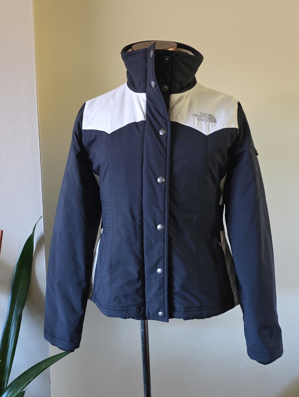 The North Face Womens Jacket - S/M ( Like NEW) PTP 20.5"